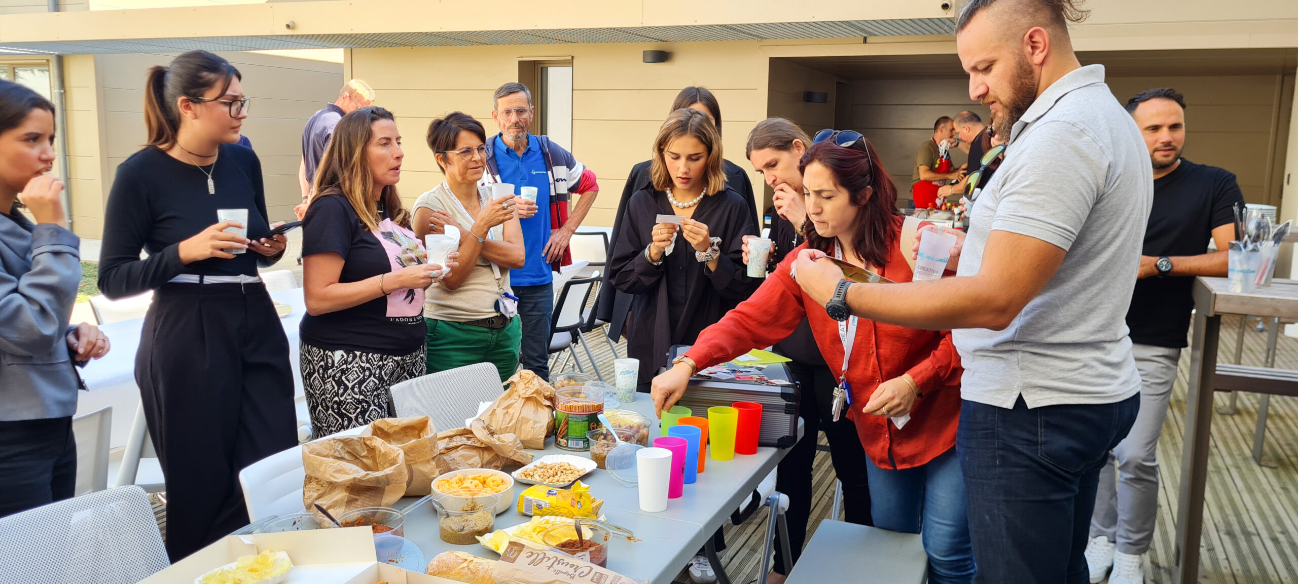 Repas partagé sur la terrasse